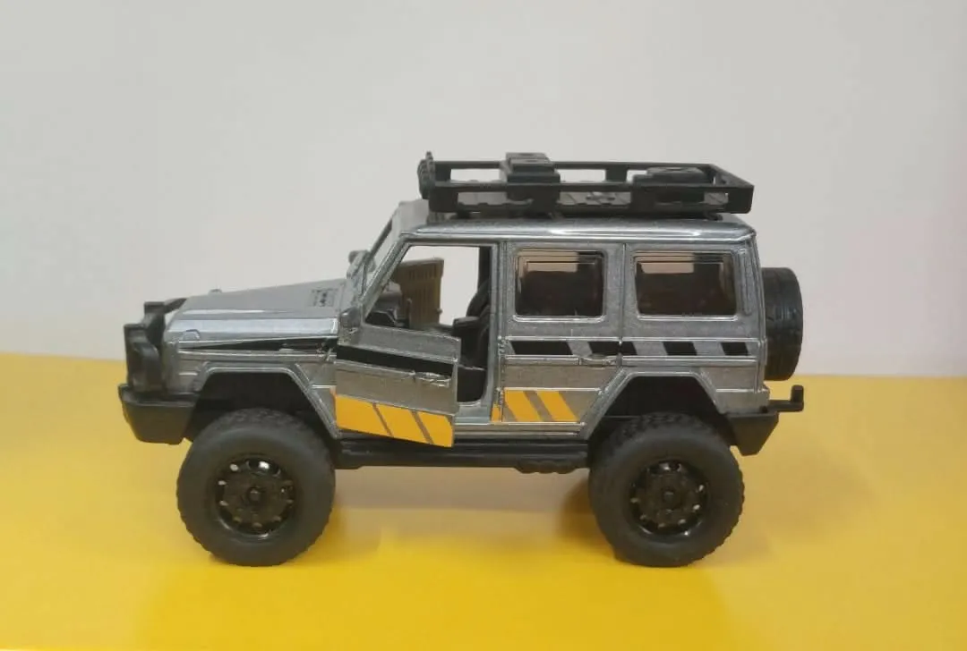 Alloy Die-Cast Metal Jeep Car with Pullback Action, Openable Doors, Durable Toys, and Perfect Gift for Kids