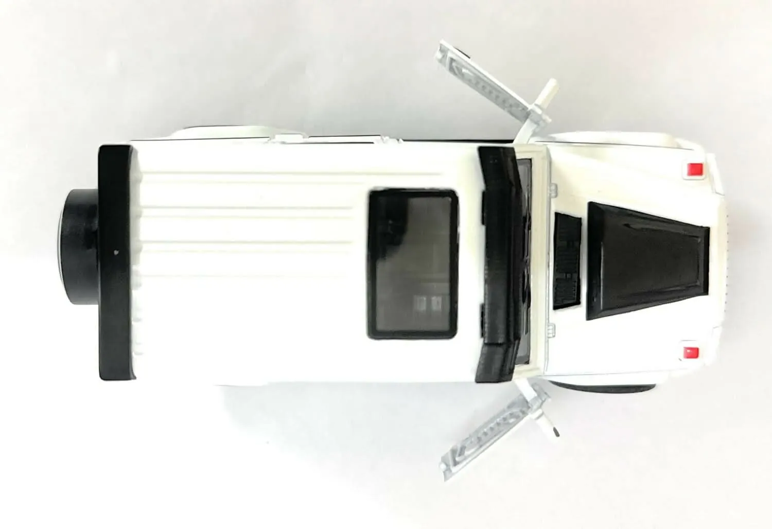 High-Speed Die-Cast Jeep Car with Pull-Back Action, Opening Doors, Metal Construction (White)