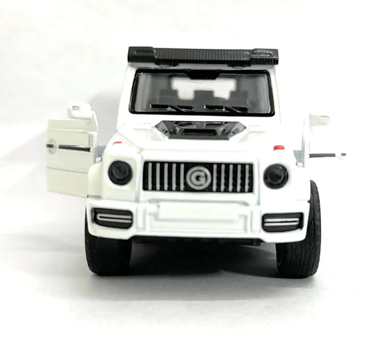 High-Speed Die-Cast Jeep Car with Pull-Back Action, Opening Doors, Metal Construction (White)