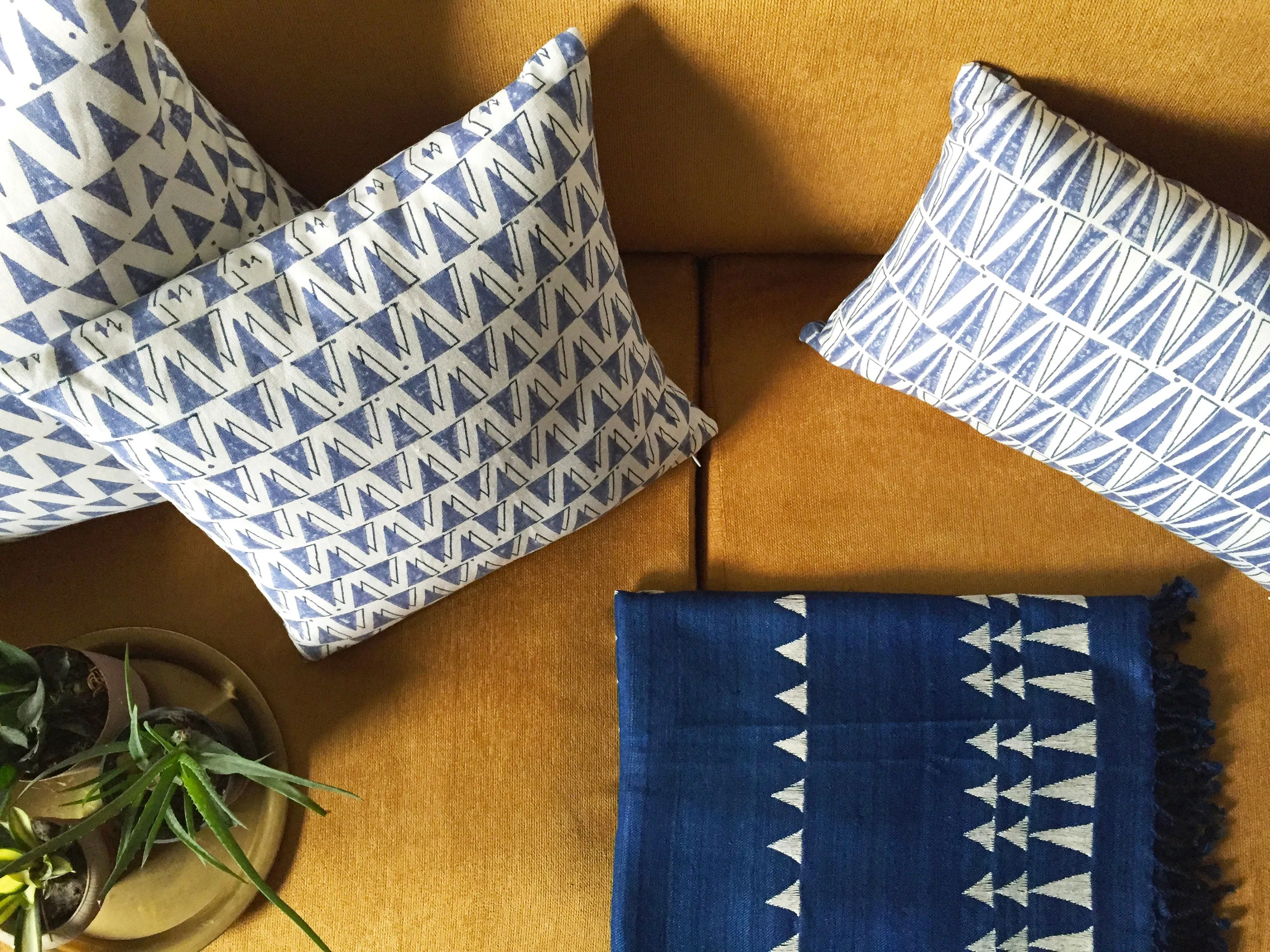 INDIGO SHADOW PILLOW