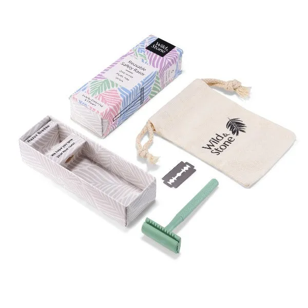 Safety razor with storage bag and 5 blades