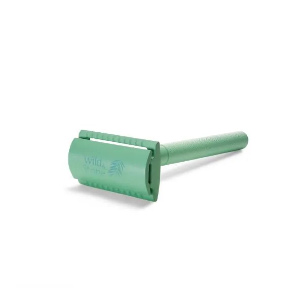 Safety razor with storage bag and 5 blades