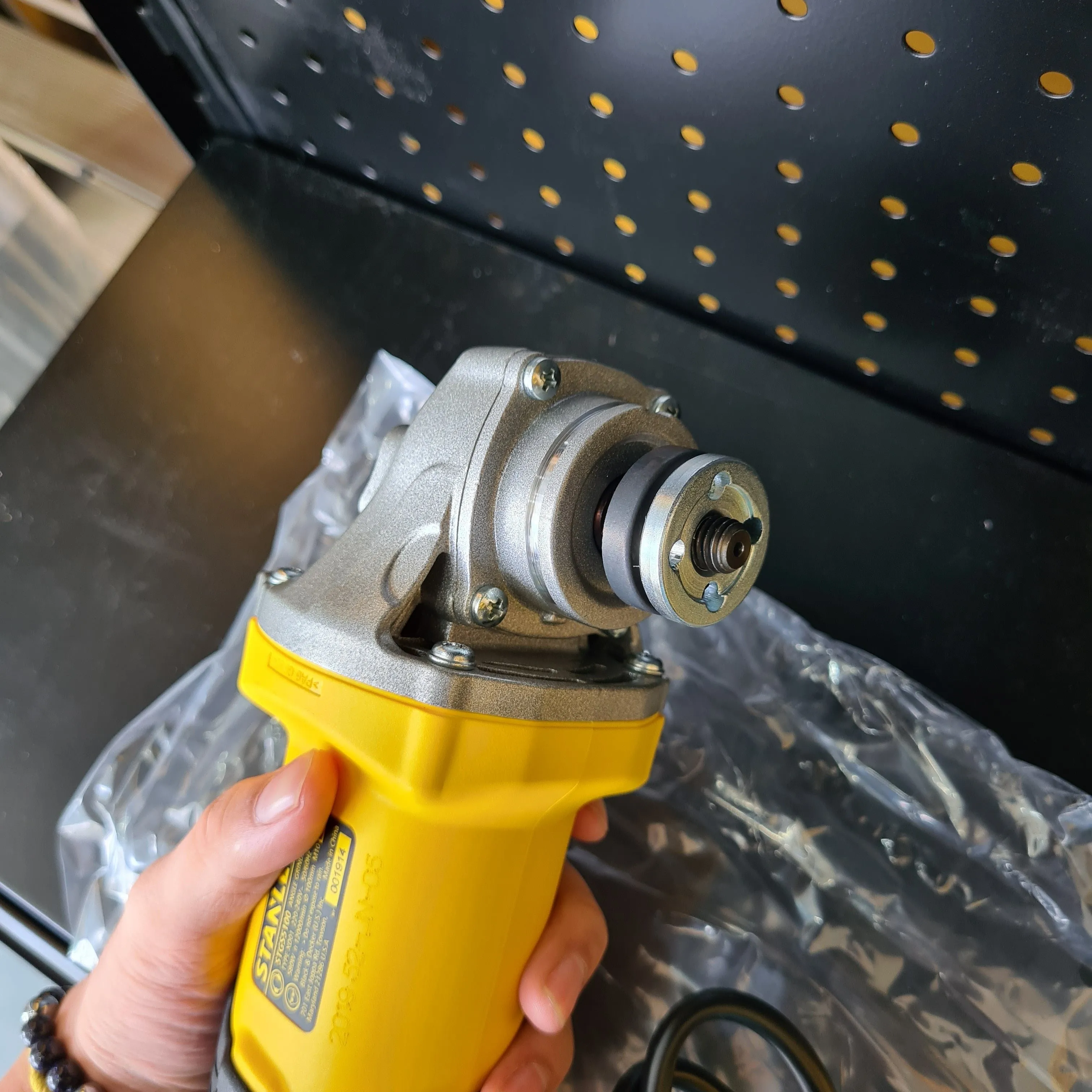 Stanley 4" 580W Angle Grinder (Disc Grinding Machine) | Model : STGS5100-XD